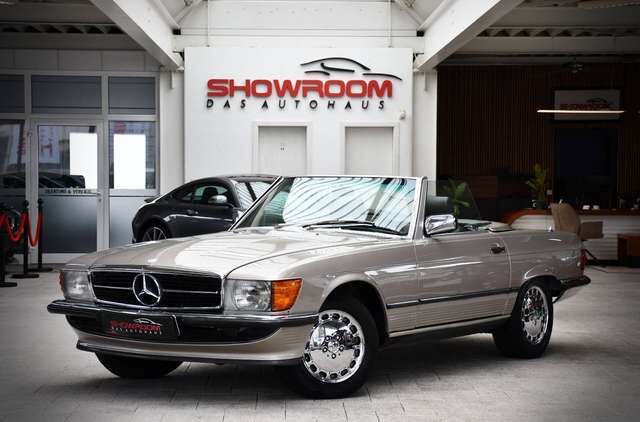 MERCEDES-BENZ 560 SL R107 Smoke Silver Brazil 5,6-Liter-V8 M117 Ansicht 3 für Fahrzeugdetailseite