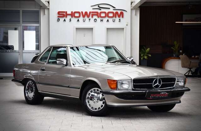 MERCEDES-BENZ 560 SL R107 Smoke Silver Brazil 5,6-Liter-V8 M117 Ansicht 7 für Fahrzeugdetailseite