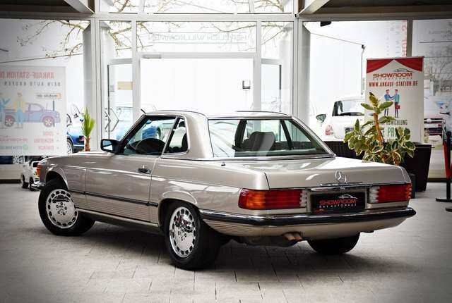 MERCEDES-BENZ 560 SL R107 Smoke Silver Brazil 5,6-Liter-V8 M117 Ansicht 8 für Fahrzeugdetailseite