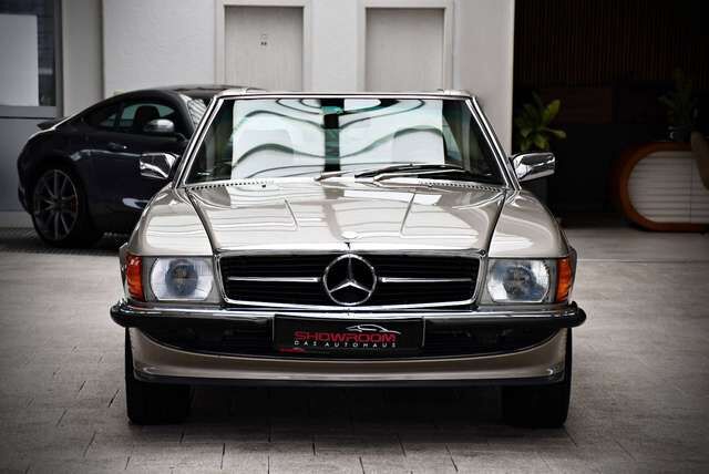 MERCEDES-BENZ 560 SL R107 Smoke Silver Brazil 5,6-Liter-V8 M117 Ansicht 9 für Fahrzeugdetailseite