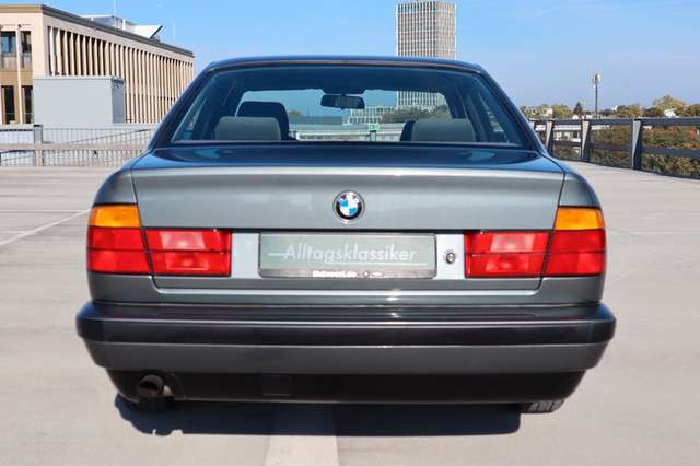 BMW 520 i E34