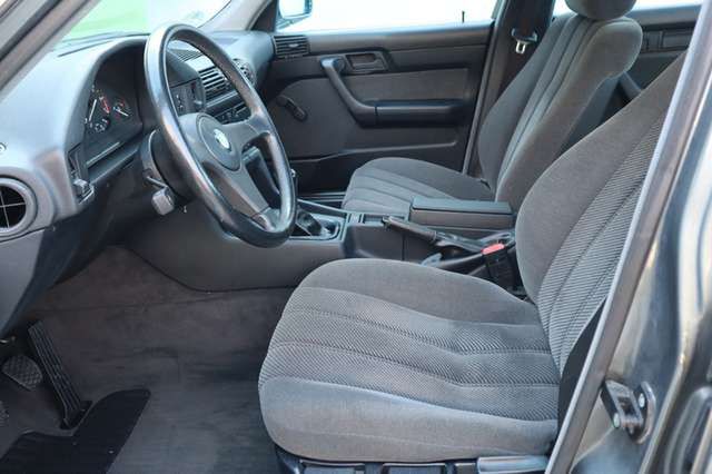 BMW 520 i E34