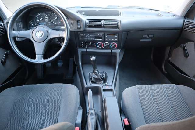 BMW 520 i E34