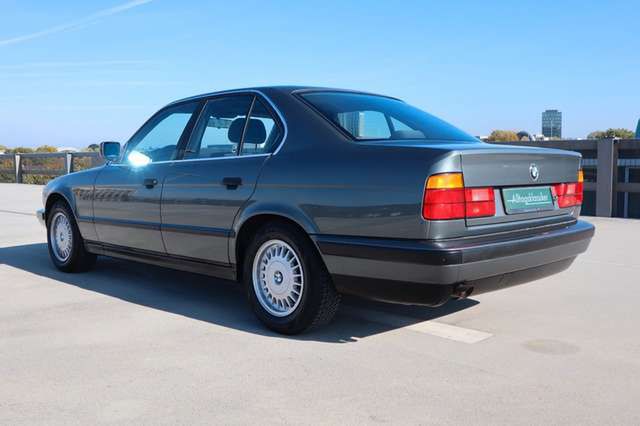 BMW 520 i E34