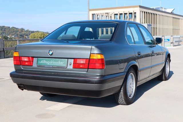 BMW 520 i E34