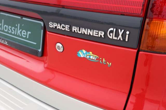 Mitsubishi Space Runner 1.8 GLXi City