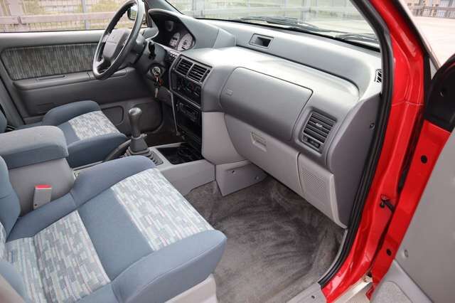 Mitsubishi Space Runner 1.8 GLXi City