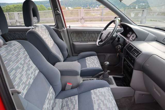 Mitsubishi Space Runner 1.8 GLXi City