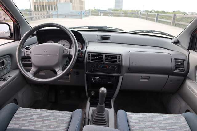 Mitsubishi Space Runner 1.8 GLXi City