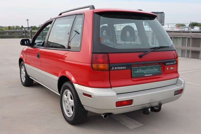 Mitsubishi Space Runner 1.8 GLXi City