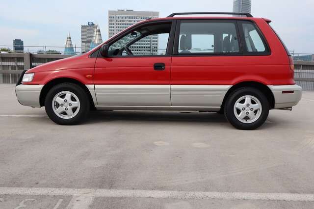 Mitsubishi Space Runner 1.8 GLXi City