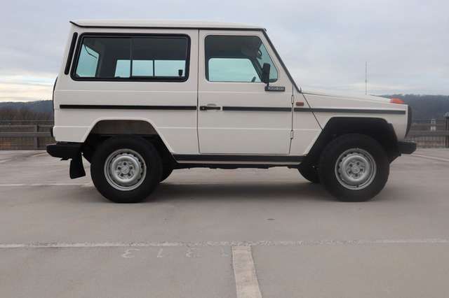 Mercedes-Benz G300 300GD W460