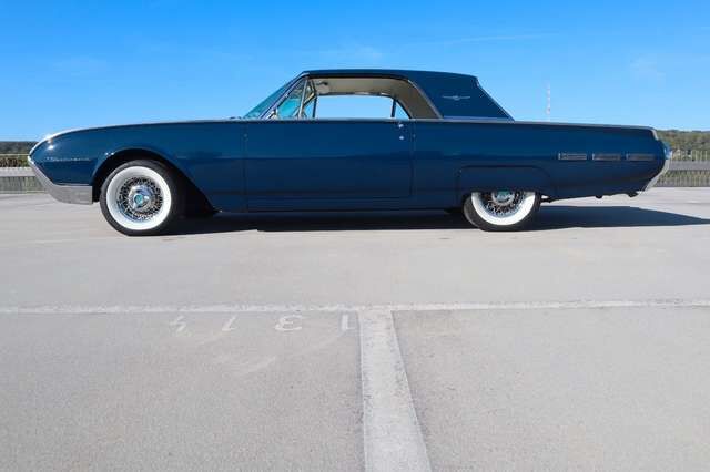 Ford Thunderbird