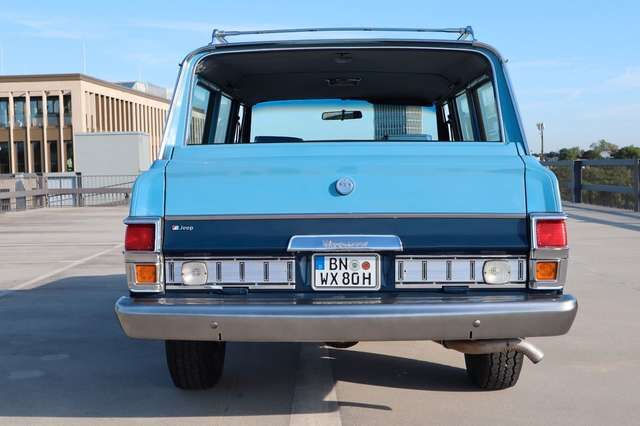 Jeep Wagoneer