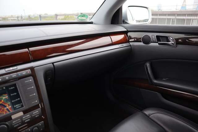 VW Phaeton 4.2 V8 4MOTION Tiptronic 5-Sitzer