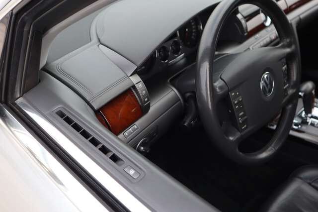 VW Phaeton 4.2 V8 4MOTION Tiptronic 5-Sitzer