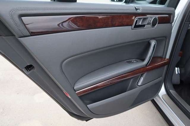 VW Phaeton 4.2 V8 4MOTION Tiptronic 5-Sitzer