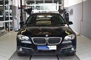 BMW 530 d x Drive Automatik*Leder*Bi-Xenon*Navi