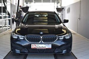 BMW 330 e Advantage Steptronic LED*AHK*Digital Tacho