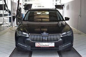 Skoda Superb Combi 2.0 TDI Ambition DSG*AHK*SHZ*PDC