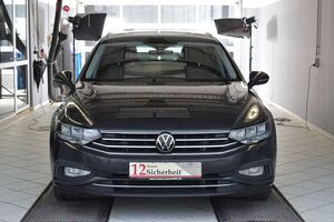 VW Passat Variant 2.0TDI DSG*AHK*LED*PDC*SHZ V+H
