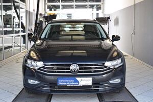VW Passat Variant 2.0TDI DSG*AHK*LED*ACC
