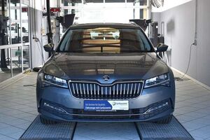Skoda Superb Combi 2.0 TDI Style DSG*AHK*PDC*LED