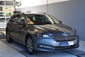 Skoda Superb Combi 2.0 TDI Style DSG*AHK*PDC*LED