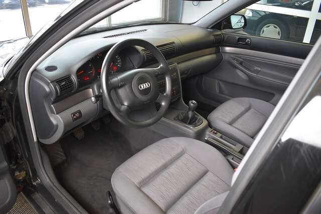 Audi A4 Limousine 1.6L Klimaautomatik