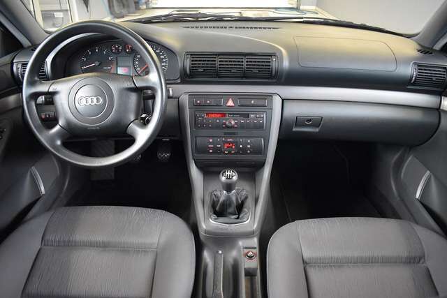 Audi A4 Limousine 1.6L Klimaautomatik