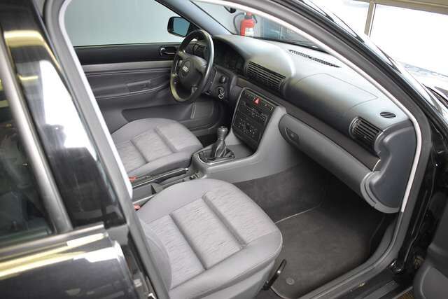 Audi A4 Limousine 1.6L Klimaautomatik