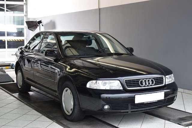 Audi A4 Limousine 1.6L Klimaautomatik