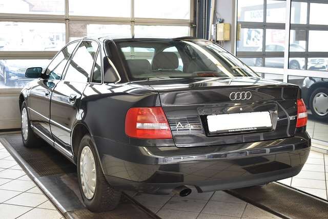 Audi A4 Limousine 1.6L Klimaautomatik