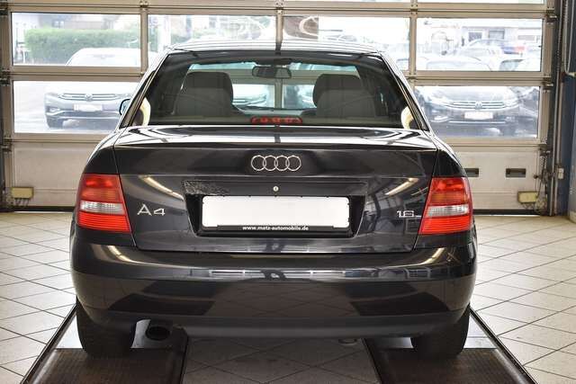 Audi A4 Limousine 1.6L Klimaautomatik