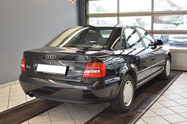 Audi A4 Limousine 1.6L Klimaautomatik