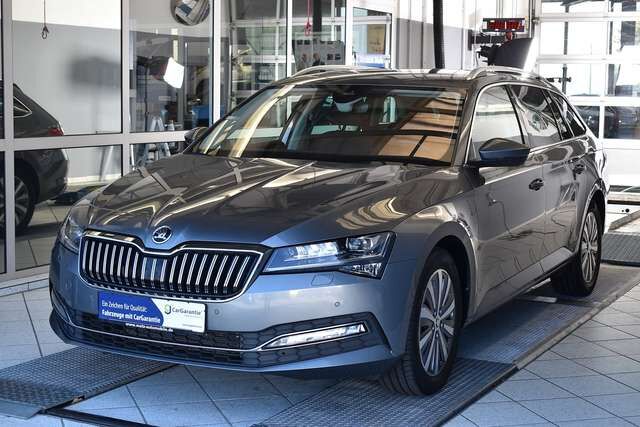 Skoda Superb Combi 2.0 TDI Style DSG*AHK*PDC*LED