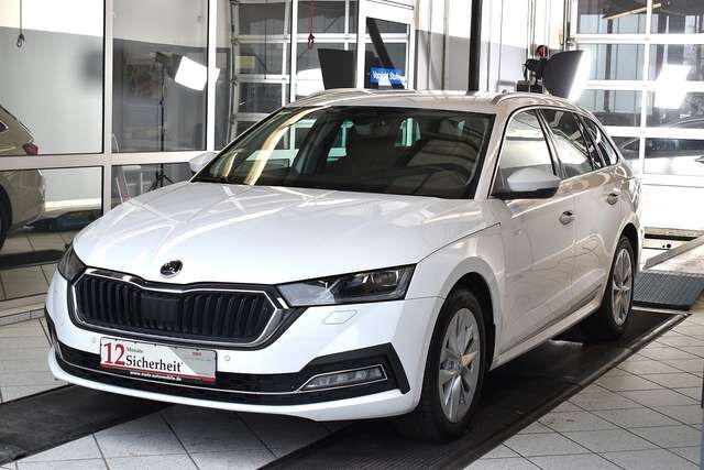 Skoda Octavia Combi 2.0TDI Style DSG*AHK*LED*Head-Up