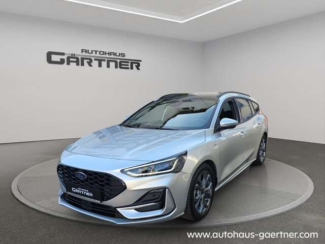 Ford Focus ST-Line X Matrix-LED Navi R-Cam Pano AHK
