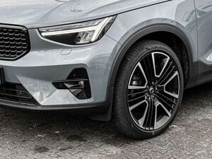 Volvo XC40 Ultimate Dark 2WD B4 EU6d StandHZG AHK Digitales C