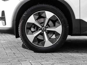 Volvo XC40 Plus Dark 2WD B3 EU6d digitales Cockpit Memory Sit