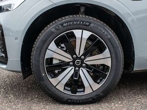 Volvo XC60 Plus Dark Recharge Plug-In Hybrid AWD T8 Twin Engi