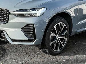 Volvo XC60 Plus Dark 2WD B4 Diesel EU6d Leder Digitales Cockp