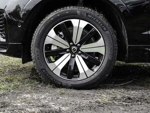 Volvo XC60 Plus Dark Recharge Plug-In Hybrid AWD T8 Twin Engi