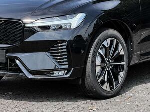Volvo XC60 B5 Benzin AWD Plus Dark Lagom-Paket