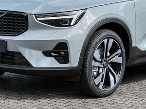 Volvo XC40 B3 Ultra Dark Alarmanlage 20 Zoll