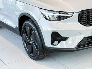 Volvo XC40 B3 Benzin Plus Black Edition Surround View
