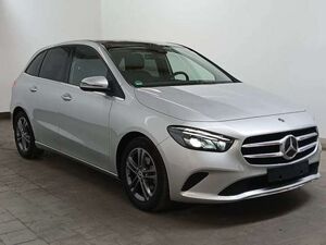 Mercedes-Benz B180 Style alle Extras Panorama SSD Navi LED