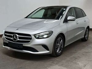 Mercedes-Benz B180 Style alle Extras Panorama SSD Navi LED