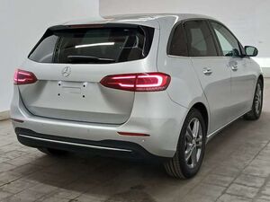 Mercedes-Benz B180 Style alle Extras Panorama SSD Navi LED