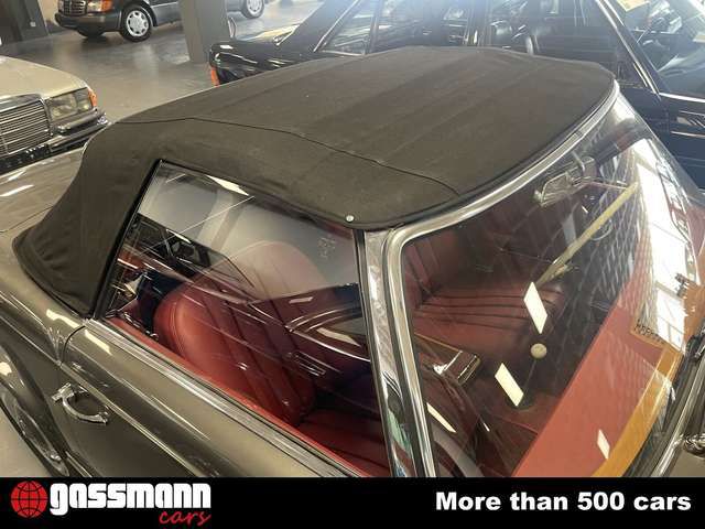 Mercedes-Benz 230 SL Pagode mit Hard-Top und Stehendem